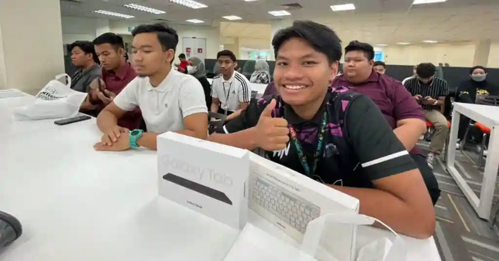Apakah Jenis Bantuan Peranti Siswa Yang Disediakan